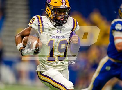 Thumbnail 2 in Alamo Heights vs Pieper (UIL 5A D2 reginal football playoff) photogallery.