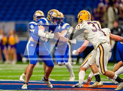 Thumbnail 2 in Alamo Heights vs Pieper (UIL 5A D2 reginal football playoff) photogallery.