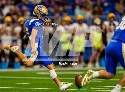 Thumbnail 1 in Alamo Heights vs Pieper (UIL 5A D2 reginal football playoff) photogallery.