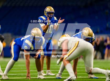 Thumbnail 2 in Alamo Heights vs Pieper (UIL 5A D2 reginal football playoff) photogallery.