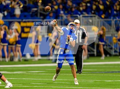 Thumbnail 2 in Alamo Heights vs Pieper (UIL 5A D2 reginal football playoff) photogallery.