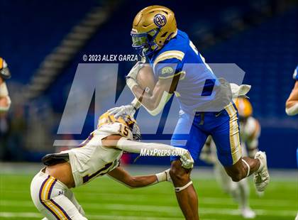 Thumbnail 3 in Alamo Heights vs Pieper (UIL 5A D2 reginal football playoff) photogallery.