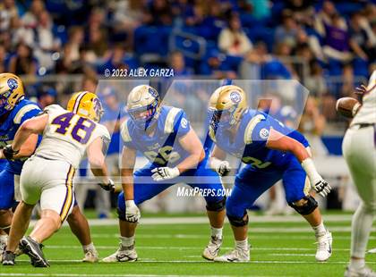 Thumbnail 3 in Alamo Heights vs Pieper (UIL 5A D2 reginal football playoff) photogallery.