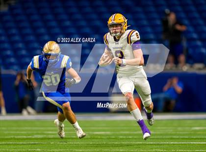 Thumbnail 2 in Alamo Heights vs Pieper (UIL 5A D2 reginal football playoff) photogallery.
