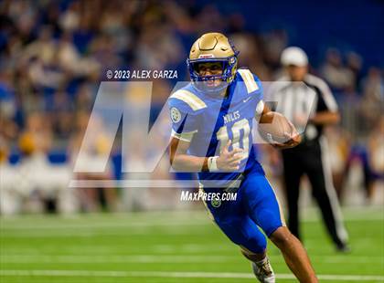 Thumbnail 3 in Alamo Heights vs Pieper (UIL 5A D2 reginal football playoff) photogallery.