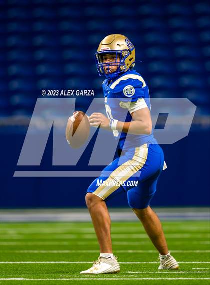 Thumbnail 1 in Alamo Heights vs Pieper (UIL 5A D2 reginal football playoff) photogallery.