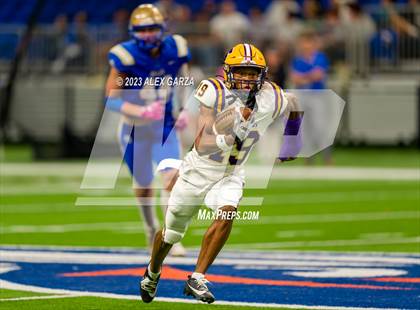 Thumbnail 3 in Alamo Heights vs Pieper (UIL 5A D2 reginal football playoff) photogallery.