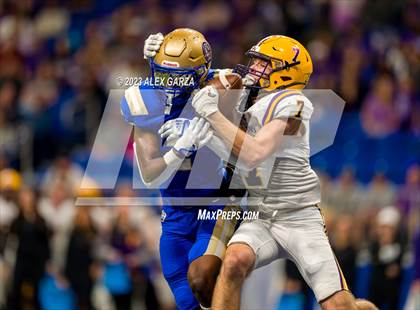 Thumbnail 1 in Alamo Heights vs Pieper (UIL 5A D2 reginal football playoff) photogallery.