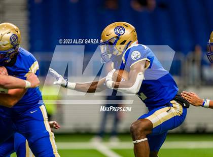 Thumbnail 2 in Alamo Heights vs Pieper (UIL 5A D2 reginal football playoff) photogallery.