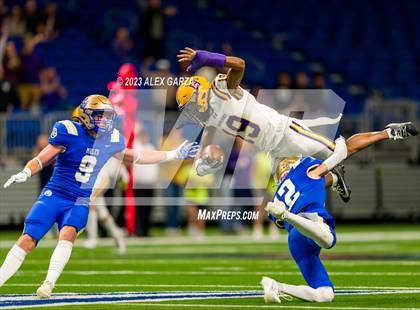 Thumbnail 3 in Alamo Heights vs Pieper (UIL 5A D2 reginal football playoff) photogallery.