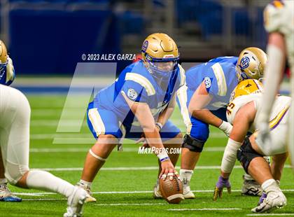 Thumbnail 1 in Alamo Heights vs Pieper (UIL 5A D2 reginal football playoff) photogallery.