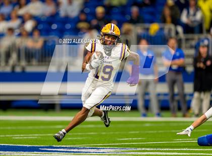 Thumbnail 2 in Alamo Heights vs Pieper (UIL 5A D2 reginal football playoff) photogallery.