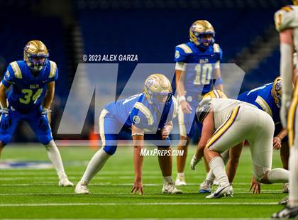 Thumbnail 3 in Alamo Heights vs Pieper (UIL 5A D2 reginal football playoff) photogallery.