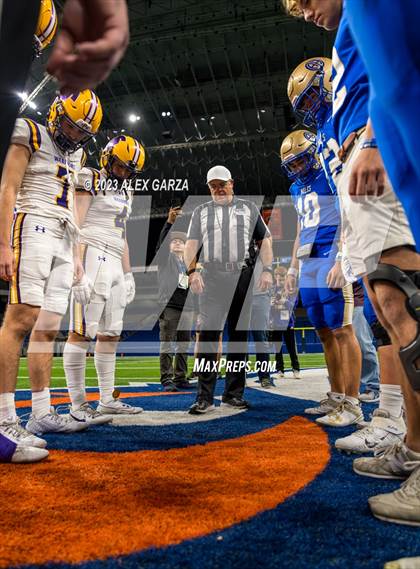 Thumbnail 3 in Alamo Heights vs Pieper (UIL 5A D2 reginal football playoff) photogallery.