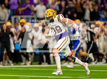 Thumbnail 1 in Alamo Heights vs Pieper (UIL 5A D2 reginal football playoff) photogallery.