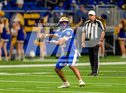 Thumbnail 1 in Alamo Heights vs Pieper (UIL 5A D2 reginal football playoff) photogallery.