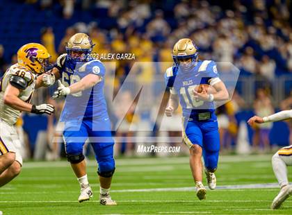 Thumbnail 1 in Alamo Heights vs Pieper (UIL 5A D2 reginal football playoff) photogallery.