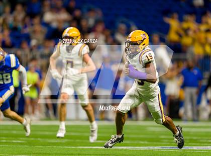 Thumbnail 1 in Alamo Heights vs Pieper (UIL 5A D2 reginal football playoff) photogallery.