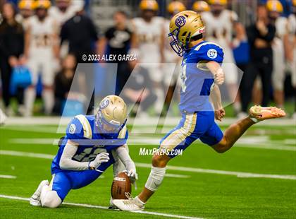 Thumbnail 3 in Alamo Heights vs Pieper (UIL 5A D2 reginal football playoff) photogallery.