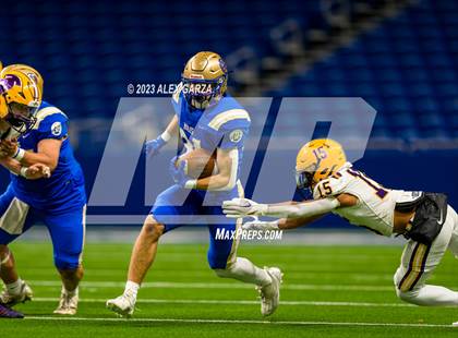 Thumbnail 3 in Alamo Heights vs Pieper (UIL 5A D2 reginal football playoff) photogallery.