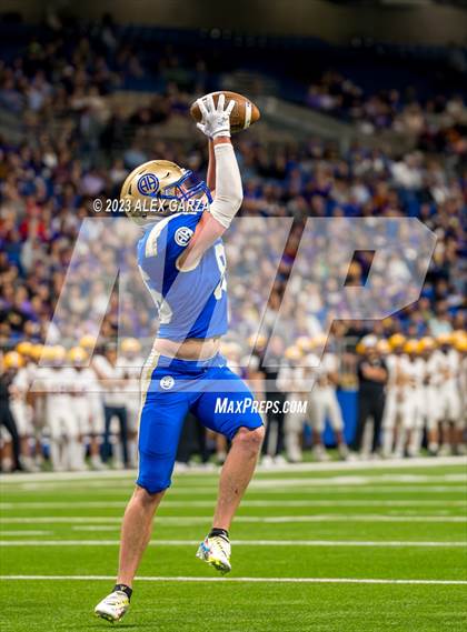 Thumbnail 2 in Alamo Heights vs Pieper (UIL 5A D2 reginal football playoff) photogallery.