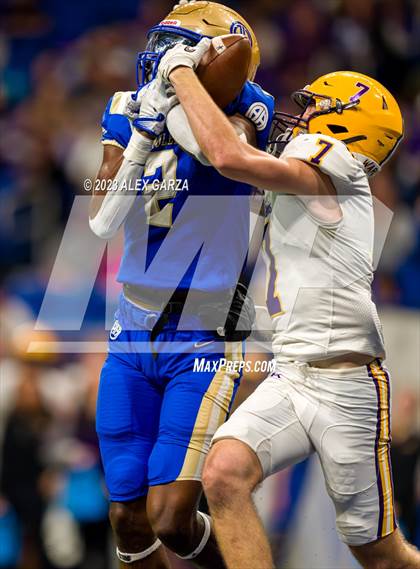 Thumbnail 1 in Alamo Heights vs Pieper (UIL 5A D2 reginal football playoff) photogallery.