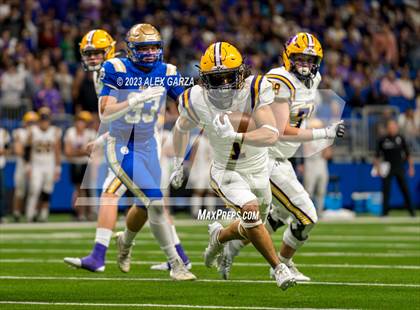 Thumbnail 3 in Alamo Heights vs Pieper (UIL 5A D2 reginal football playoff) photogallery.