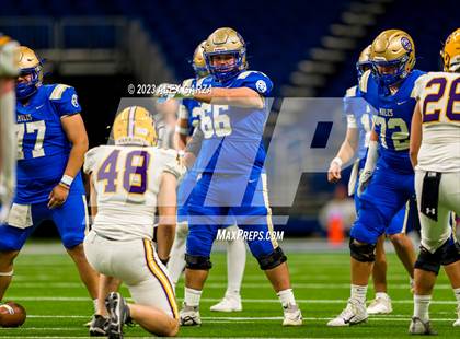 Thumbnail 2 in Alamo Heights vs Pieper (UIL 5A D2 reginal football playoff) photogallery.