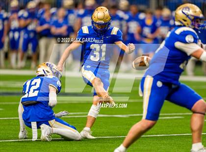 Thumbnail 1 in Alamo Heights vs Pieper (UIL 5A D2 reginal football playoff) photogallery.