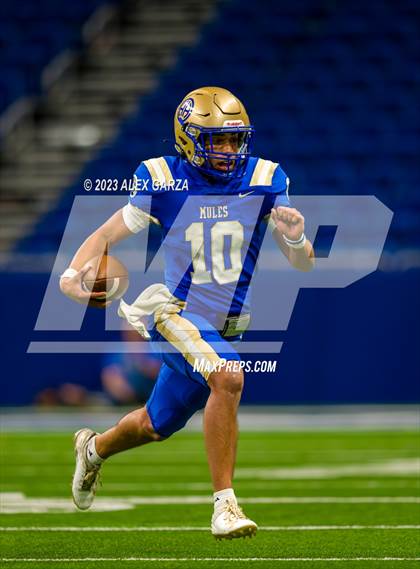 Thumbnail 3 in Alamo Heights vs Pieper (UIL 5A D2 reginal football playoff) photogallery.