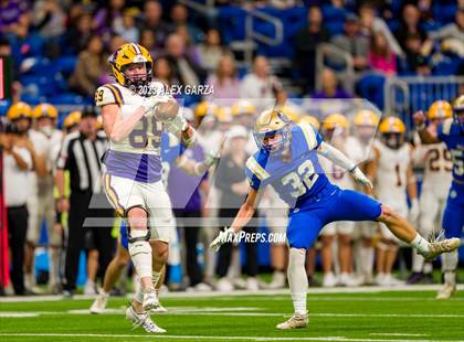 Thumbnail 2 in Alamo Heights vs Pieper (UIL 5A D2 reginal football playoff) photogallery.