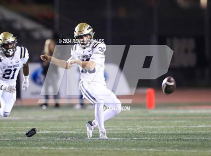 Thumbnail 2 in St. John Bosco vs Mater Dei (CIF SS Div 1 Final) photogallery.