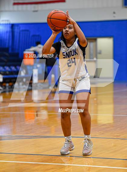 Thumbnail 3 in Snook vs Caldwell photogallery.
