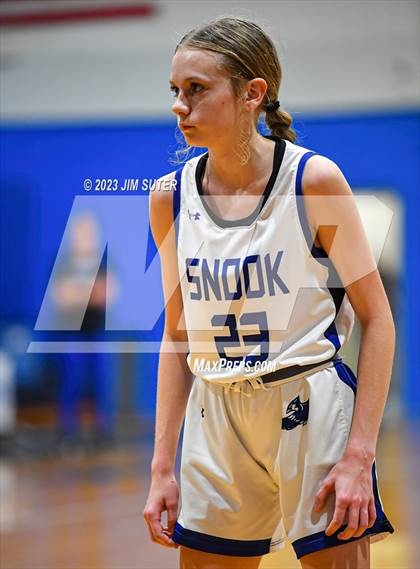 Thumbnail 3 in Snook vs Caldwell photogallery.