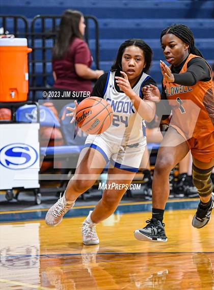 Thumbnail 2 in Snook vs Caldwell photogallery.