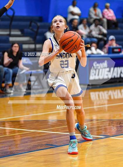 Thumbnail 3 in Snook vs Caldwell photogallery.