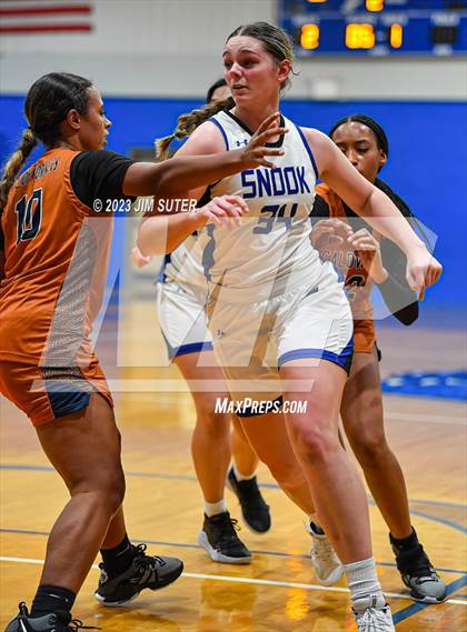 Thumbnail 3 in Snook vs Caldwell photogallery.