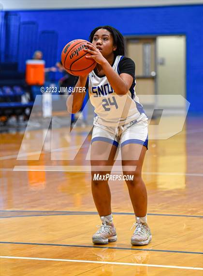 Thumbnail 3 in Snook vs Caldwell photogallery.