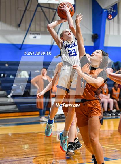 Thumbnail 3 in Snook vs Caldwell photogallery.