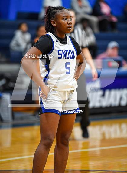 Thumbnail 2 in Snook vs Caldwell photogallery.