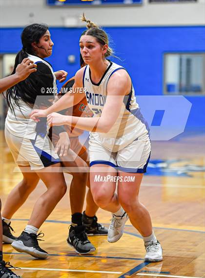 Thumbnail 2 in Snook vs Caldwell photogallery.