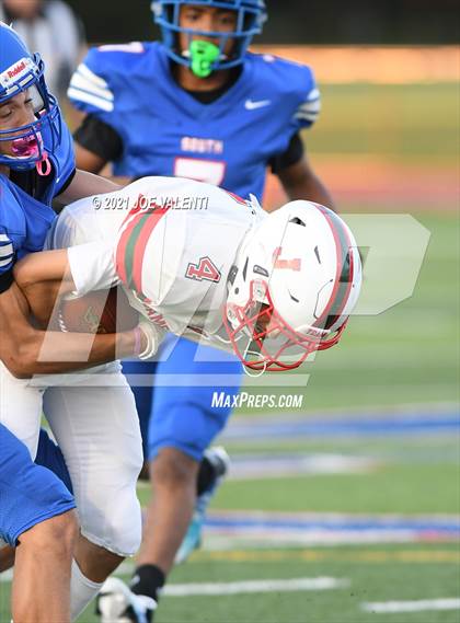 Thumbnail 3 in Jamestown vs. Williamsville South photogallery.