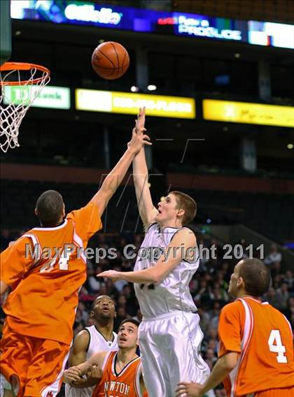 Thumbnail 1 in Newton North vs Mansfield (MIAA Division 1 South Final) photogallery.