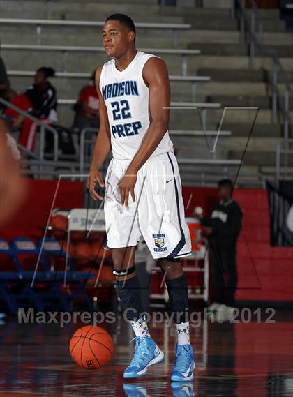 Thumbnail 2 in DeSoto vs. Madison Prep (Thanksgiving Hoopfest) photogallery.
