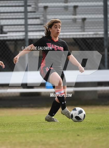 Thumbnail 3 in Wagner vs Lee (SAISD Tournament) photogallery.