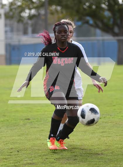 Thumbnail 3 in Wagner vs Lee (SAISD Tournament) photogallery.