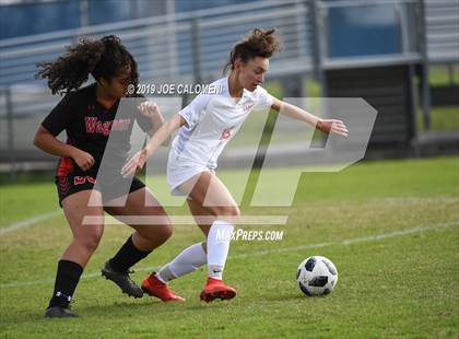 Thumbnail 3 in Wagner vs Lee (SAISD Tournament) photogallery.
