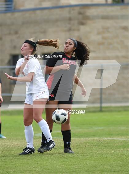 Thumbnail 3 in Wagner vs Lee (SAISD Tournament) photogallery.