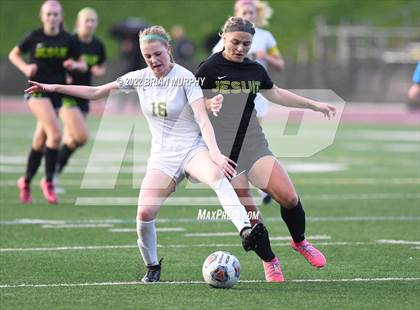 Thumbnail 2 in Cleveland vs. Jesuit (OSAA 6A Quarterfinal) photogallery.