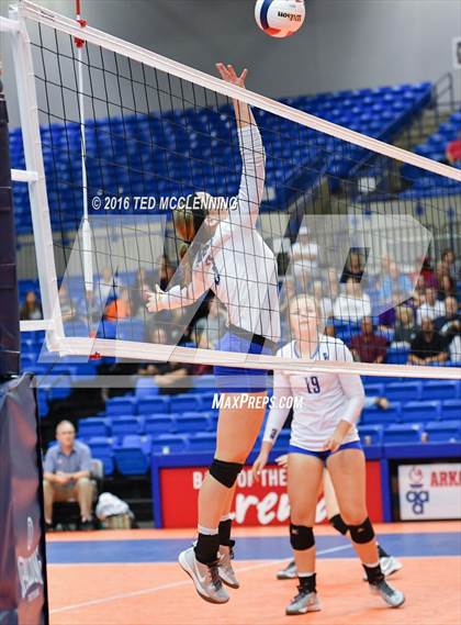Thumbnail 1 in Paris vs Conway Christian  (AHSAA 3A State Final) photogallery.